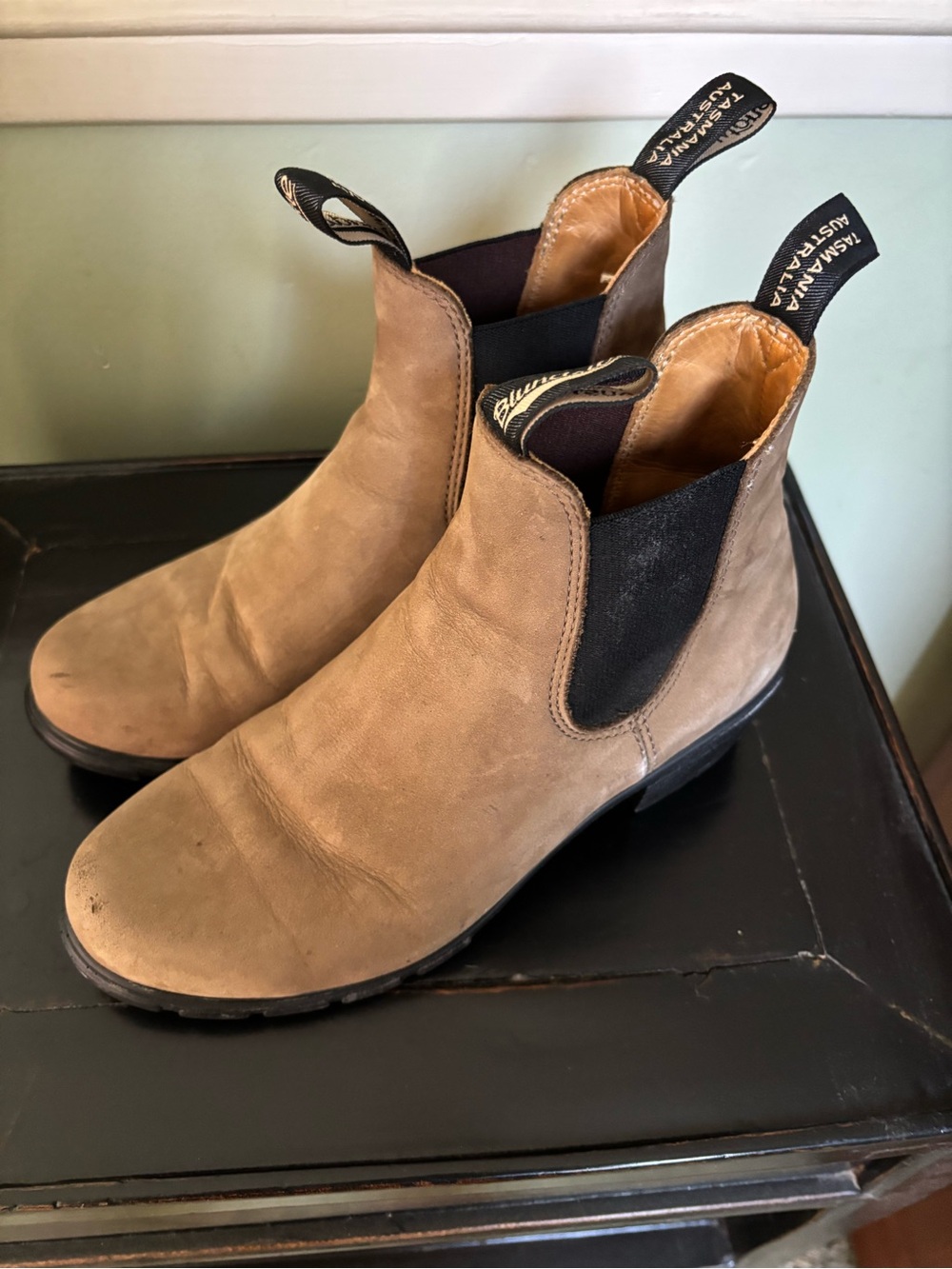 Blundstone Chelsea Boots - Women’s Tan Leather Slip-On 1961 Style